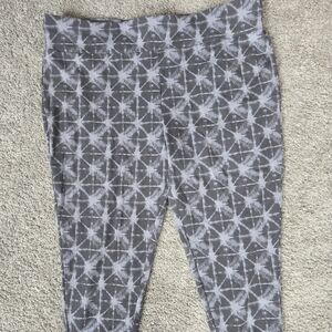 Terra & Sky Black Tie-Dye Capris Leggings